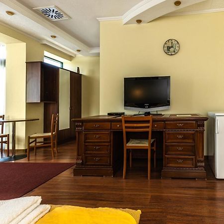 Hotel Napfeny Panzio Es Rendezvenyhaz Kecskemét Exterior foto