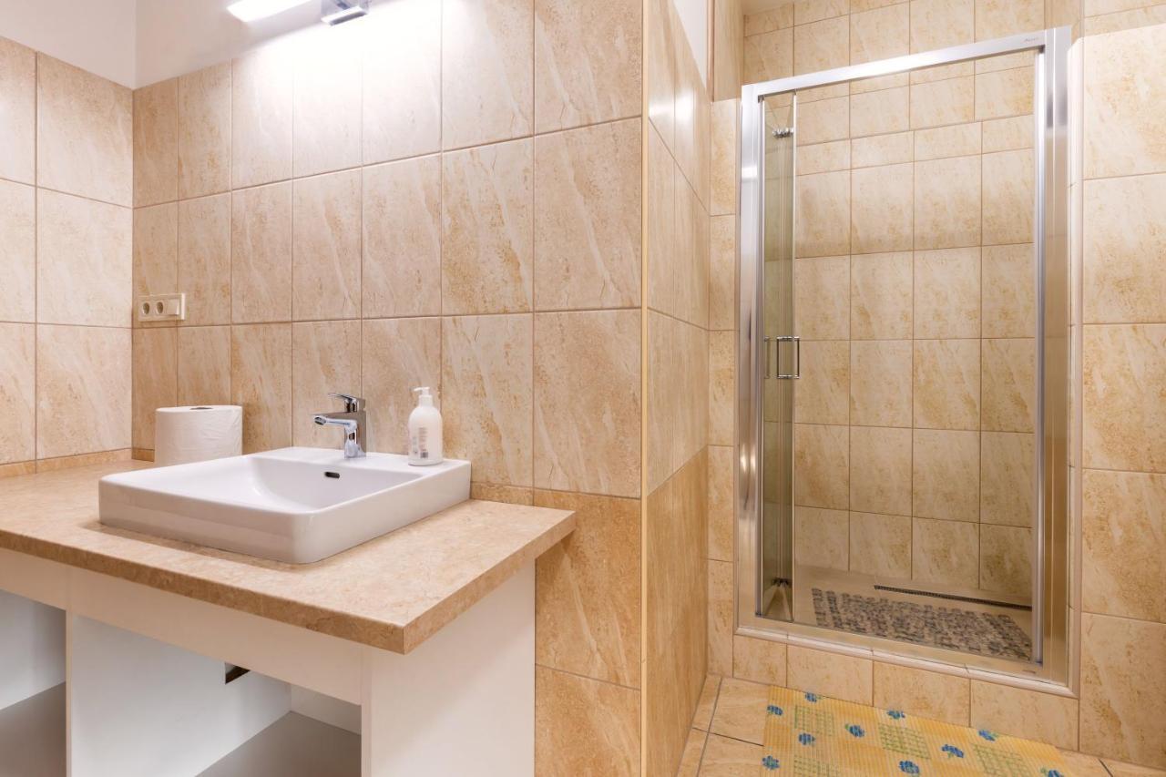 Hotel Napfeny Panzio Es Rendezvenyhaz Kecskemét Exterior foto