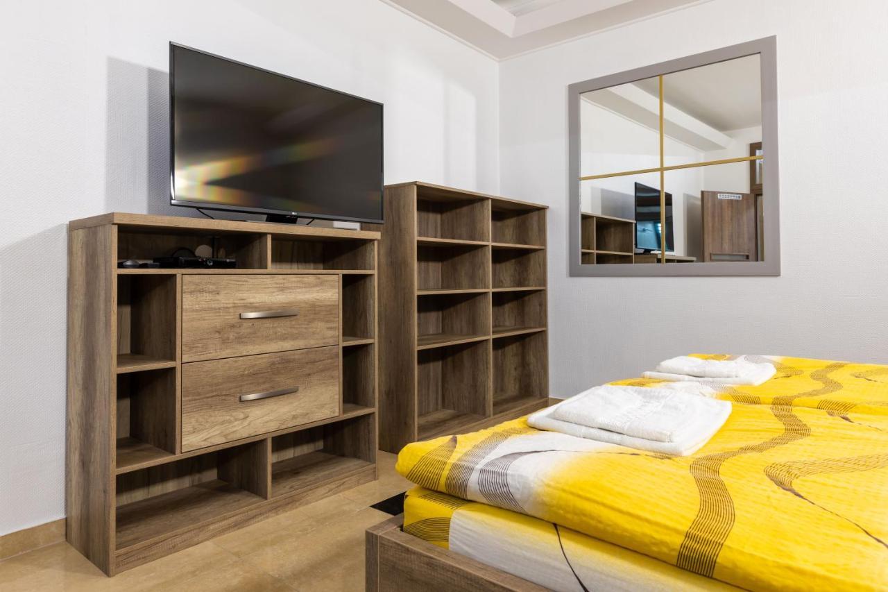 Hotel Napfeny Panzio Es Rendezvenyhaz Kecskemét Exterior foto