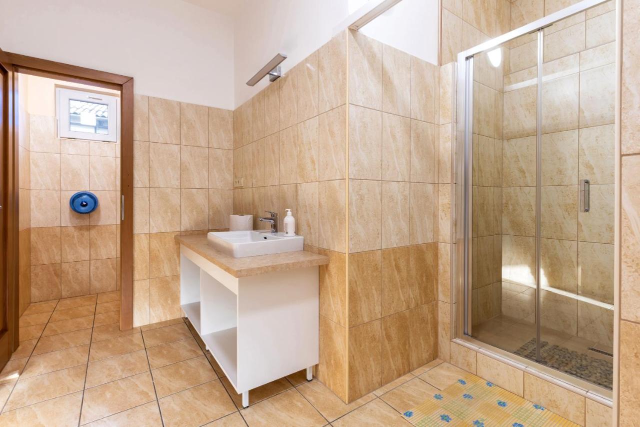 Hotel Napfeny Panzio Es Rendezvenyhaz Kecskemét Exterior foto