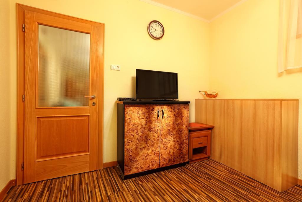 Hotel Napfeny Panzio Es Rendezvenyhaz Kecskemét Zimmer foto