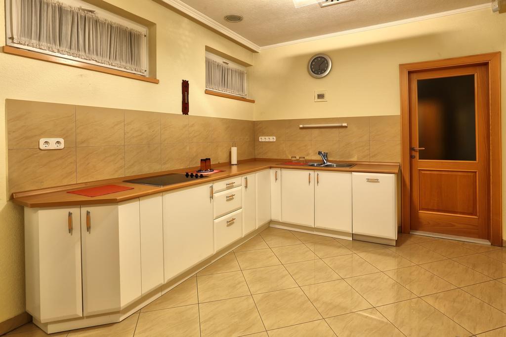 Hotel Napfeny Panzio Es Rendezvenyhaz Kecskemét Zimmer foto
