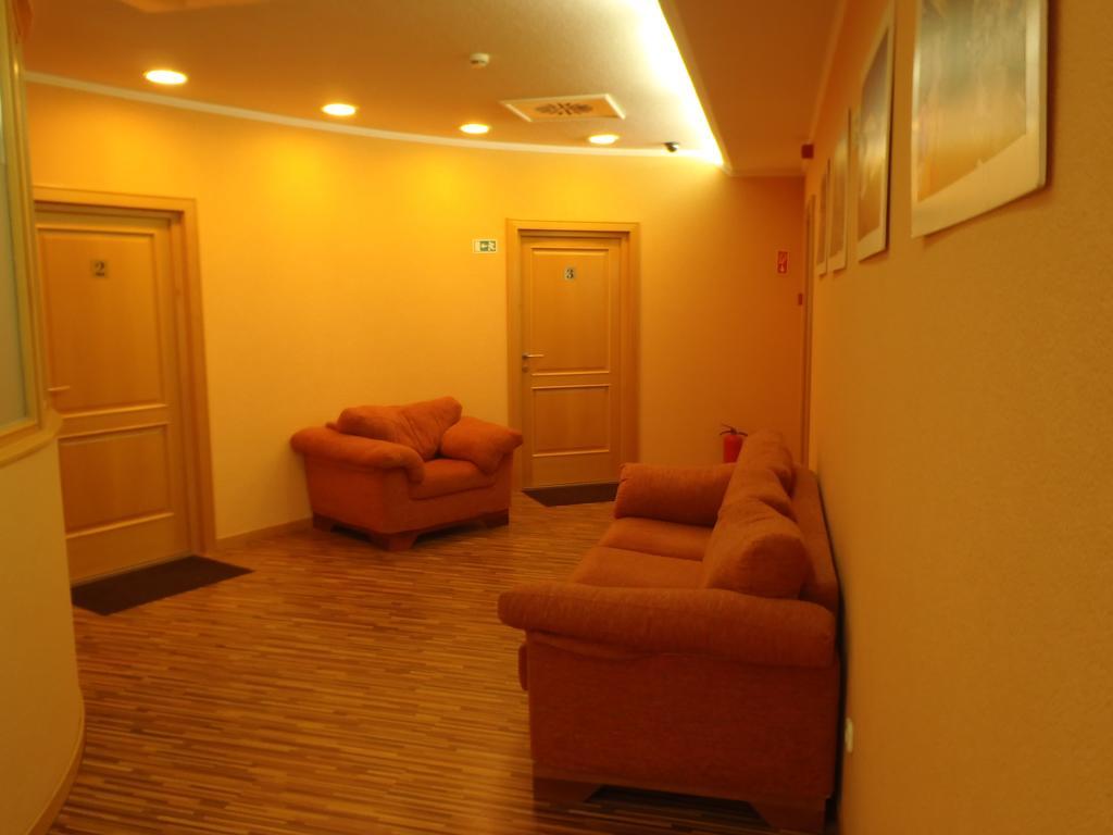 Hotel Napfeny Panzio Es Rendezvenyhaz Kecskemét Exterior foto