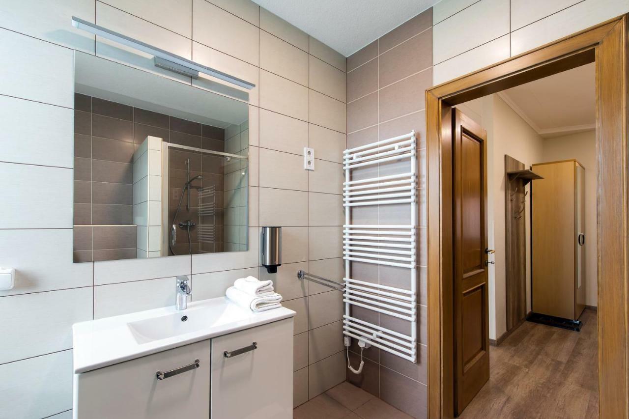 Hotel Napfeny Panzio Es Rendezvenyhaz Kecskemét Exterior foto