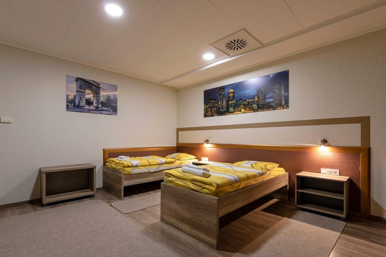 Hotel Napfeny Panzio Es Rendezvenyhaz Kecskemét Exterior foto