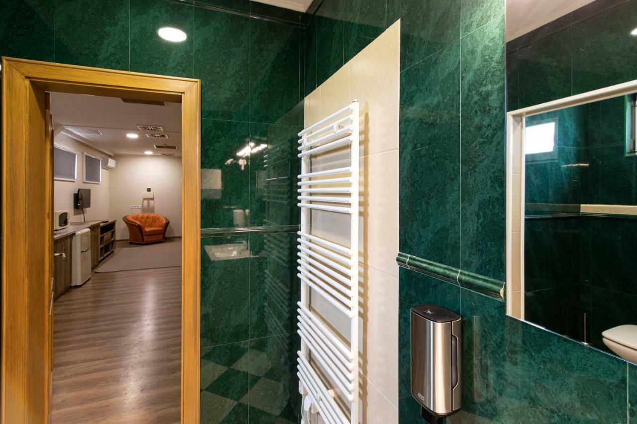 Hotel Napfeny Panzio Es Rendezvenyhaz Kecskemét Exterior foto