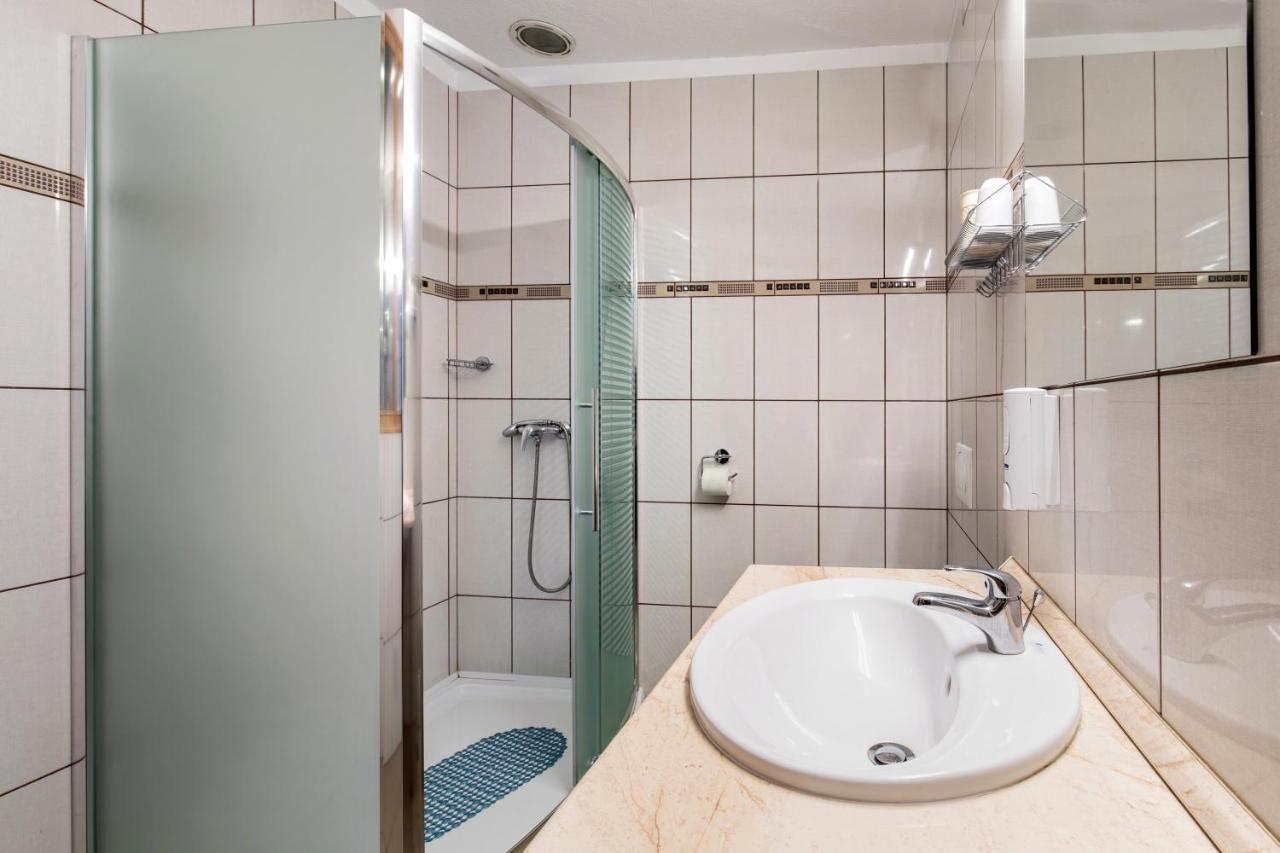 Hotel Napfeny Panzio Es Rendezvenyhaz Kecskemét Exterior foto