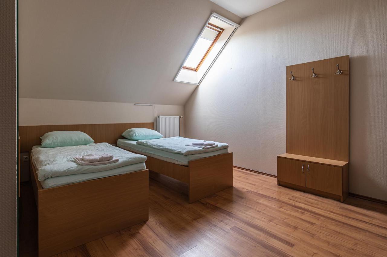 Hotel Napfeny Panzio Es Rendezvenyhaz Kecskemét Exterior foto