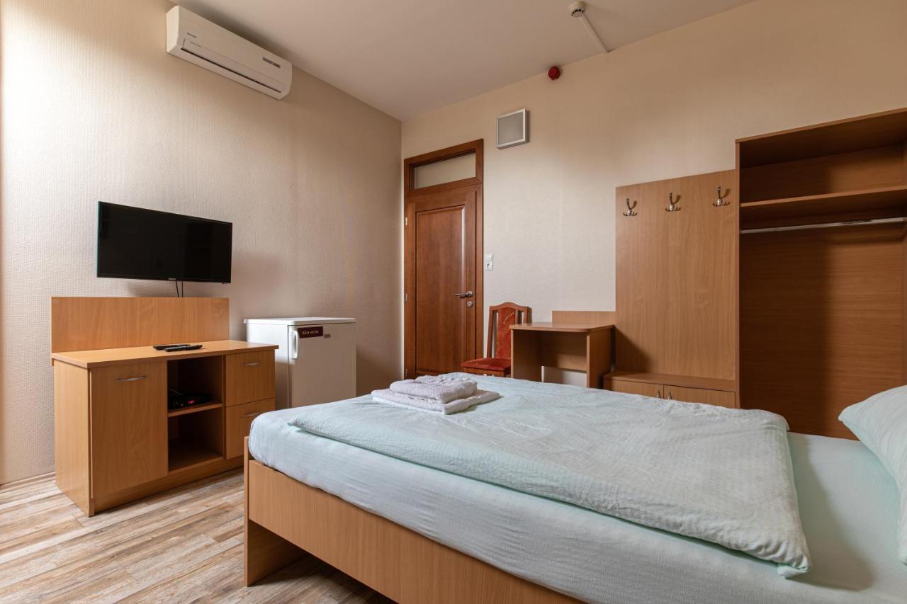 Hotel Napfeny Panzio Es Rendezvenyhaz Kecskemét Exterior foto
