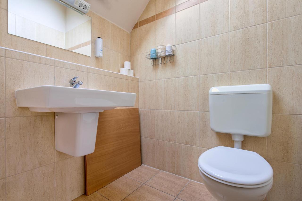Hotel Napfeny Panzio Es Rendezvenyhaz Kecskemét Exterior foto
